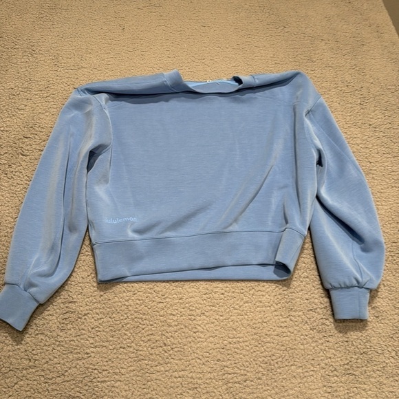 Lululemon Perfectly Oversized Cropped Crew
Softstreme size 2 - Picture 5 of 6